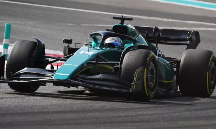 Aston Martin i Mercedes uskoro izlaze na stazu