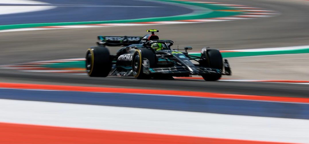 Hamilton: Nadogradnje su mi dale pouzdanje da ‘bacam’ bolid kroz zavoje