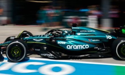 Aston se ne osjeća sumnjivcem za flexi krila dok traže povratak na pravi put
