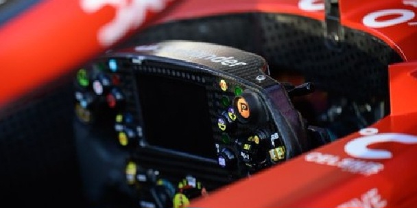 Kako je Hamilton podesio volan u Ferrariju kao što je imao u Mercedesu