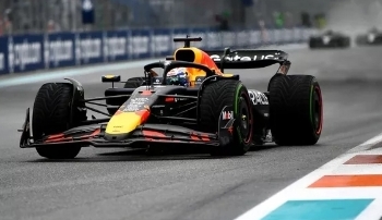 Max bi pobijedio u sprint utrci da nije bilo sudara s Kimijem