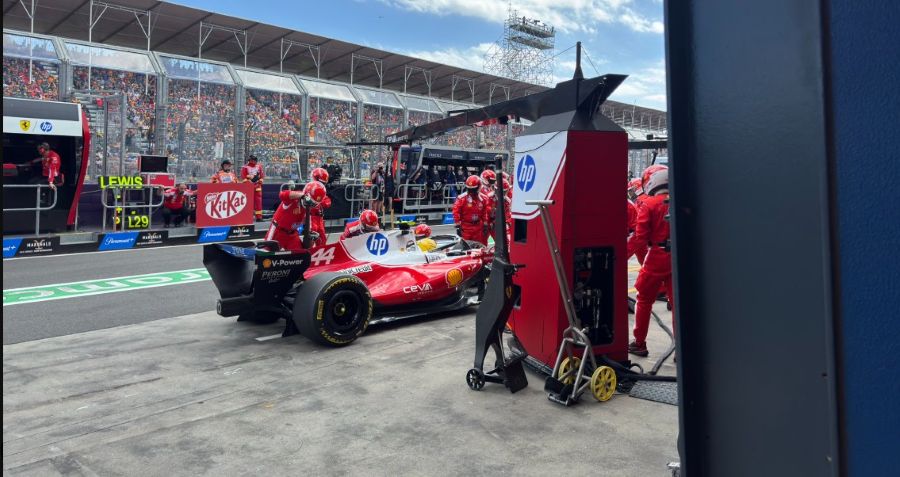 Hamilton: Trebali smo reagovati kada je Mercedes ušao u boks