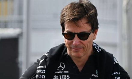Wolff: Mercedes bez timskih naredbi – borba Antonellija i Russella ostaje otvorena