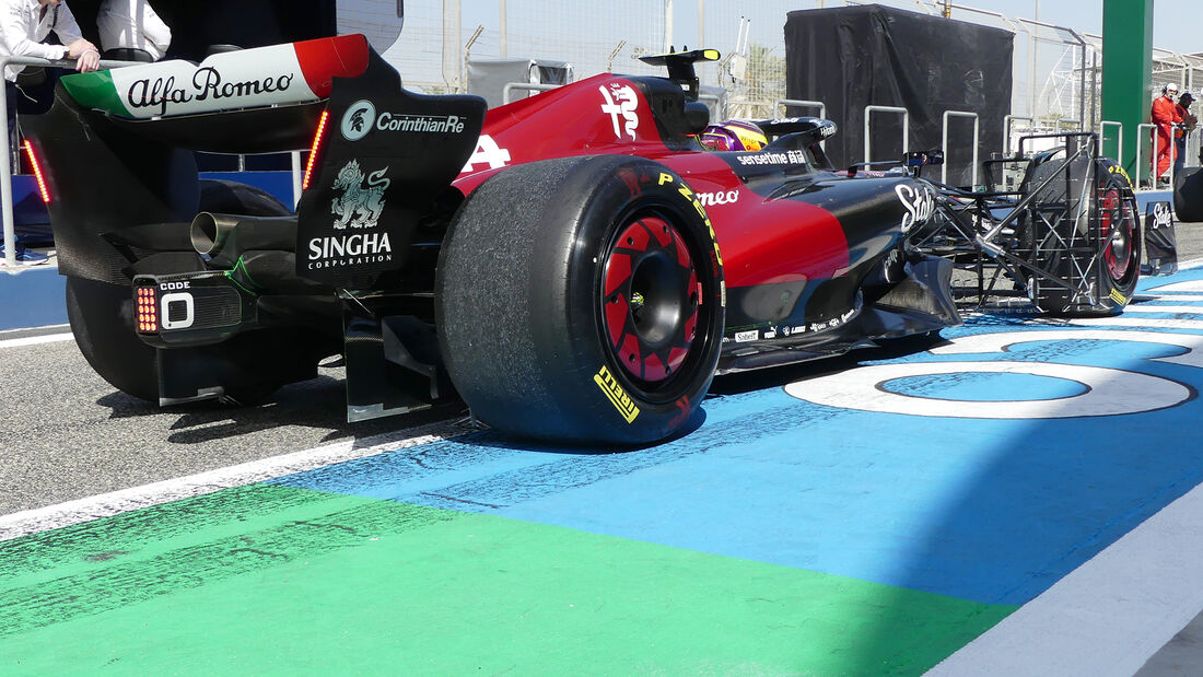 Zhou najbrži drugog dana testiranja u Bahreinu, Mercedes izgubio dosta vremena na stazi