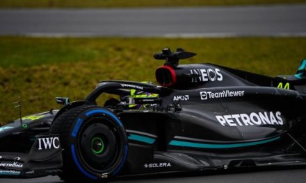 Button iznenađen što Mercedes nije promijenio bočne stranice tokom zimske pauze