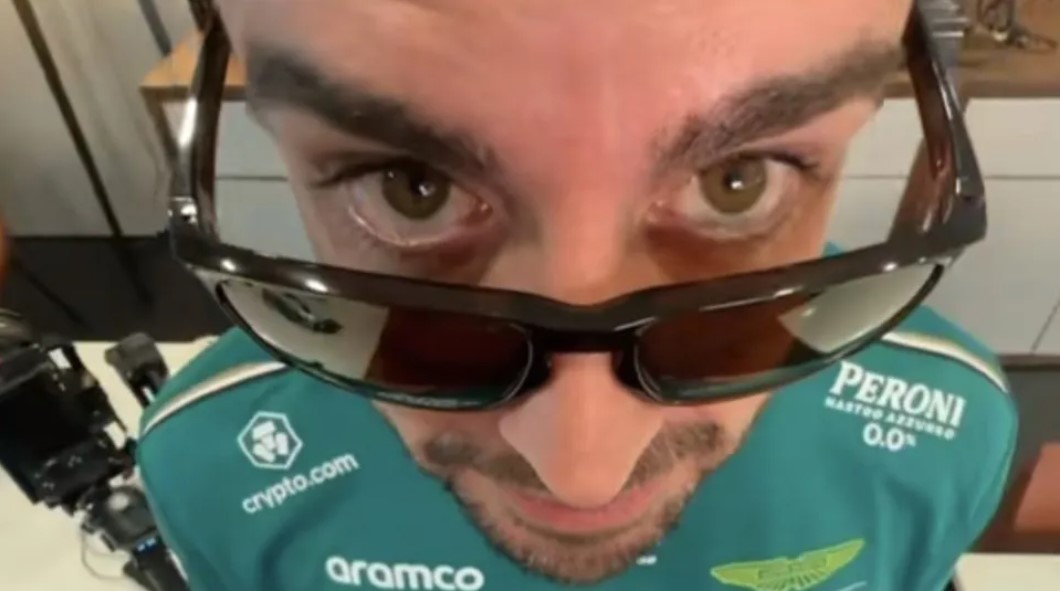 Alonso se našalio sa Russellom oko trofeja