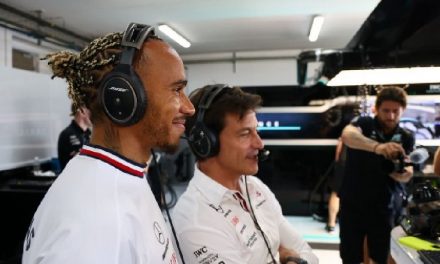 Hamilton poput Mossa želi ostati u Mercedesu do zadnjih dana