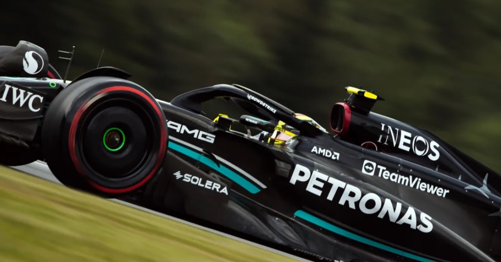 Mercedes dobio opomenu zbog Hamiltonovog kašnjenja