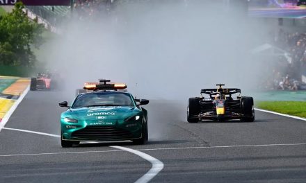 F1 ne bi trebala biti NASCAR u kišnim uvjetima — Verstappen