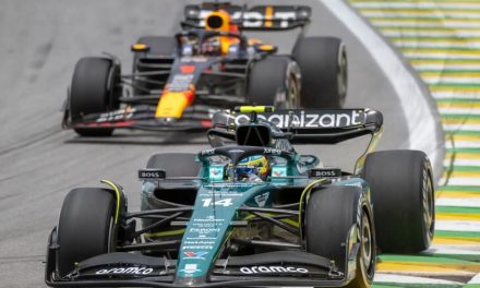Aston Martin: Alonso je koristio nekonvencionalne linije da pobijedi Pereza