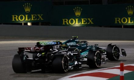 Hamilton: Pad Aston Martina pokazuje da Mercedes ne može kopirati RB19