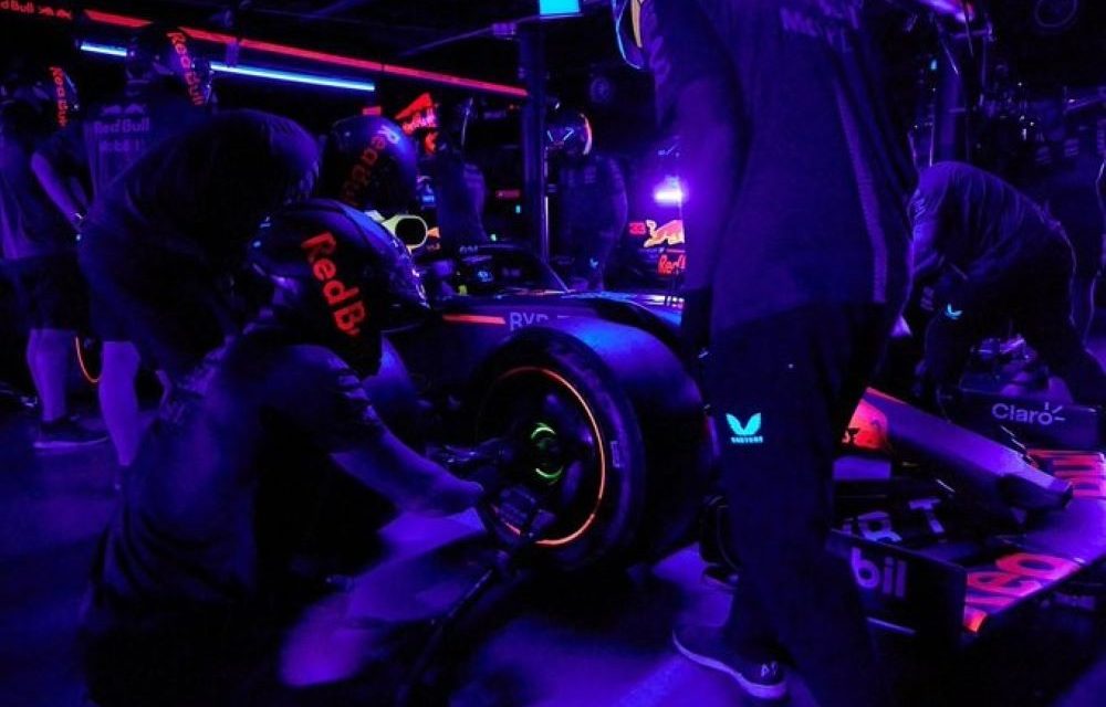 Red Bull odradio 1. pit stop u potpunom mraku