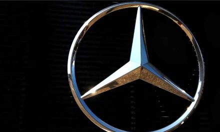 Mercedes sa Hamiltonom u cockpitu ‘zadirkuje’ izgled W15