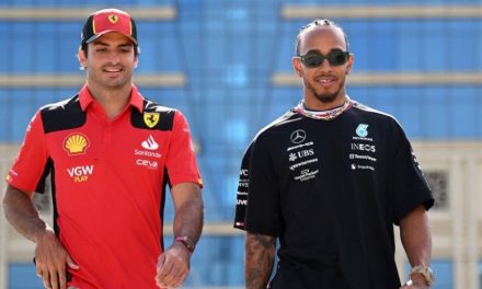 Hamiltonov dolazak u Ferrari je bilo iznenađenje za F1 svijet — Sainz