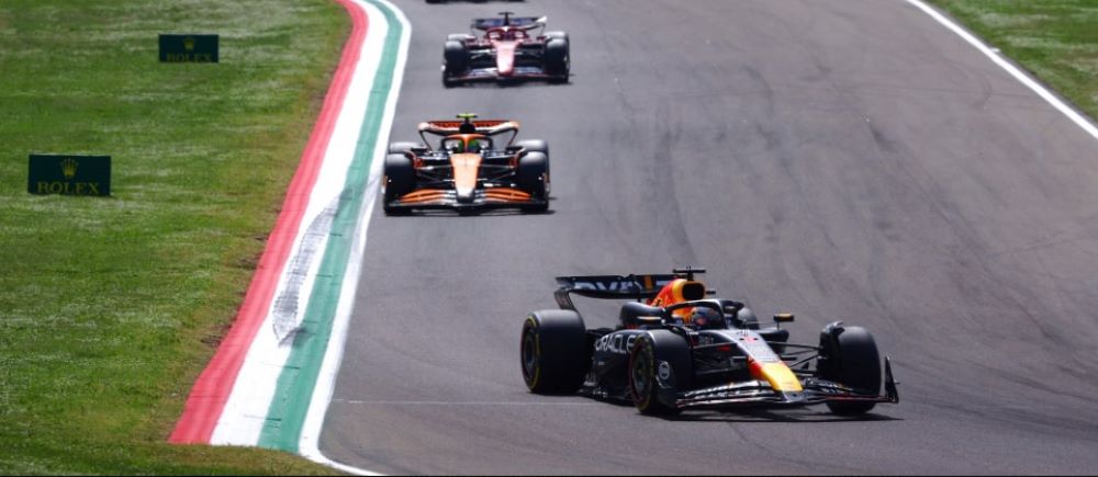 Verstappen pod prijetnjom kazne morao koristiti stazu što je više mogao