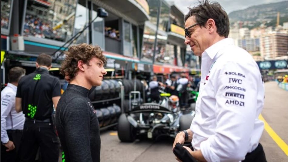 Wolff od Mercedesa pravi Antonellijev tim — Villeneuve