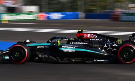 Hamilton: Mercedes ne smije ponoviti greške od ranije u postavkama