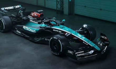 Mercedes otkrio specijalni zeleno-crni livery za VN Singapura