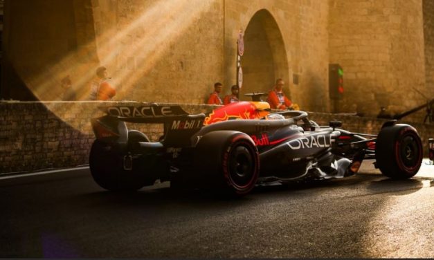 Red Bullov RB21 debituje ‘filmskim danom’ u Bahreinu