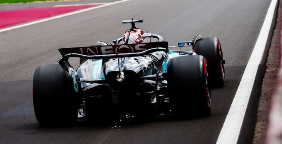 Mercedes zadržava crnu boju bolida