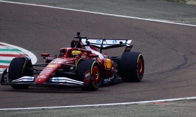 Lewis Hamilton debituje s SF-25 bolidom