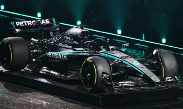 Mercedes se vratio crnoj livreji za 2025
