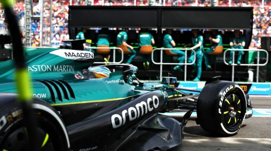 Alonso poziva da se Neweyu da vrijeme u Aston Martinu jer F1 ‘nije fudbal’