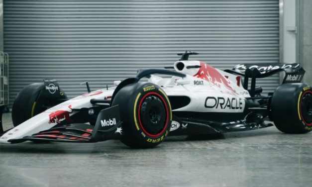 Red Bullov specijalan livery posvećen Hondi za VN Japana