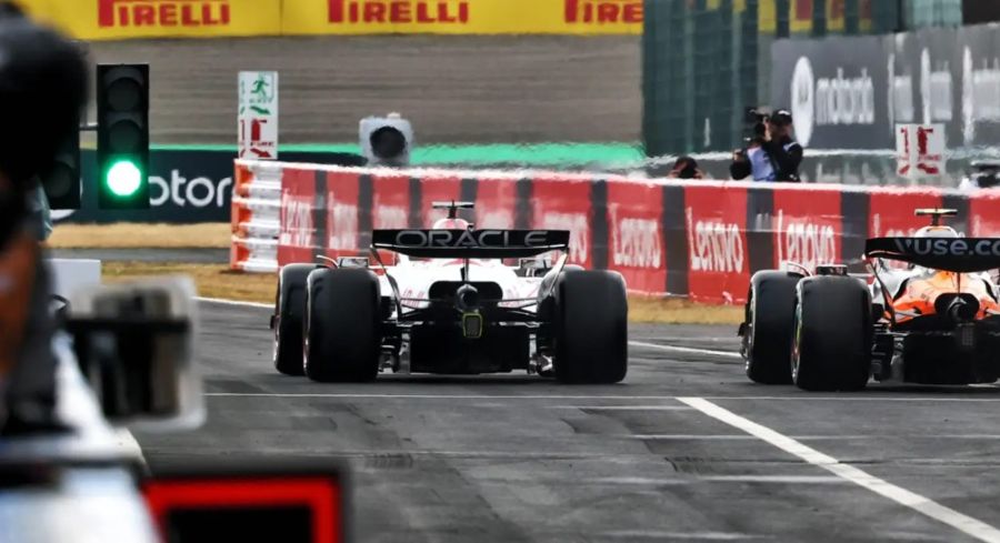 Zašto Verstappen ili Norris nisu kažnjeni za incident u boksu na Suzuki