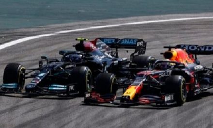 Verstappen namjerno išao na kaznu protiv Hamiltona i Mercedesa za titulu