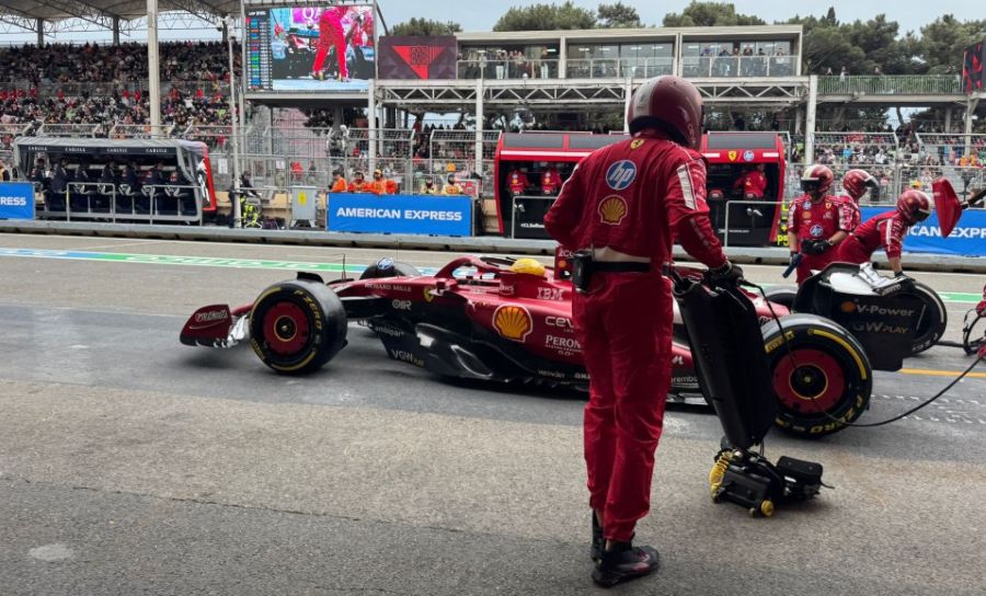 Hamilton: Ferrari mora popraviti procedure u boksu