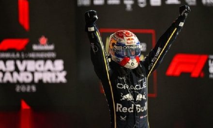 McLarenov poziv Norrisu da napadne Verstappena bio je „najsmešniji trenutak” VN Las Vegasa – Marko