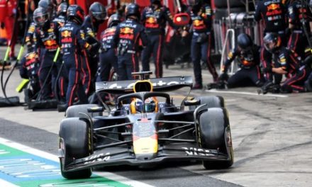 Red Bull: Verstappen je probio gumu zbog krhotina sudara nekoliko vozača