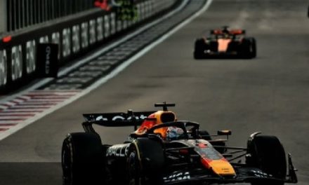 Verstappen: Biti sam u borbi protiv McLarena bila je moja prednost