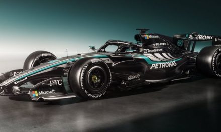 Video: Mercedes prvi put izvezao W17 na stazu u Silverstoneu