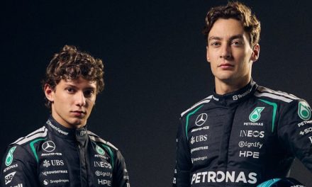 Mercedes predstavio vozačke kombinezone za Russella i Antonellija