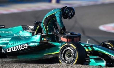 Aston Martin ograničava vozače na 25 krugova zbog opasnih vibracija motora