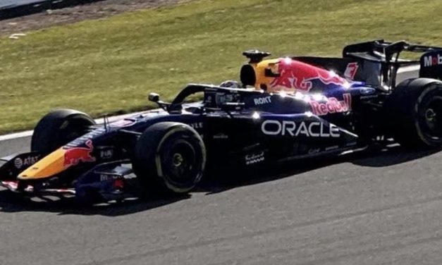 Red Bull testira prednje krilo, bočne usisnike na Silverstoneu